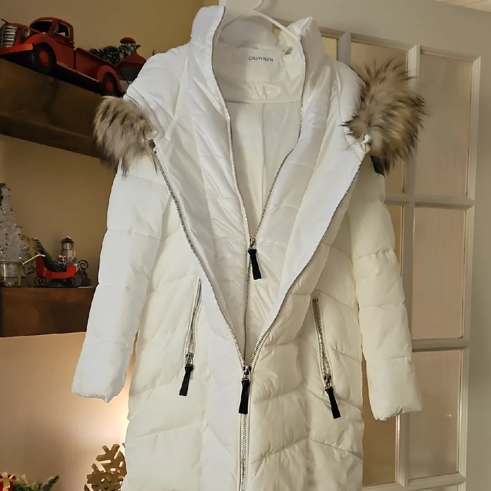 Calvin Klein Women's Ivory Puffer Jacket with Faux Fur - Picture 3 of 4